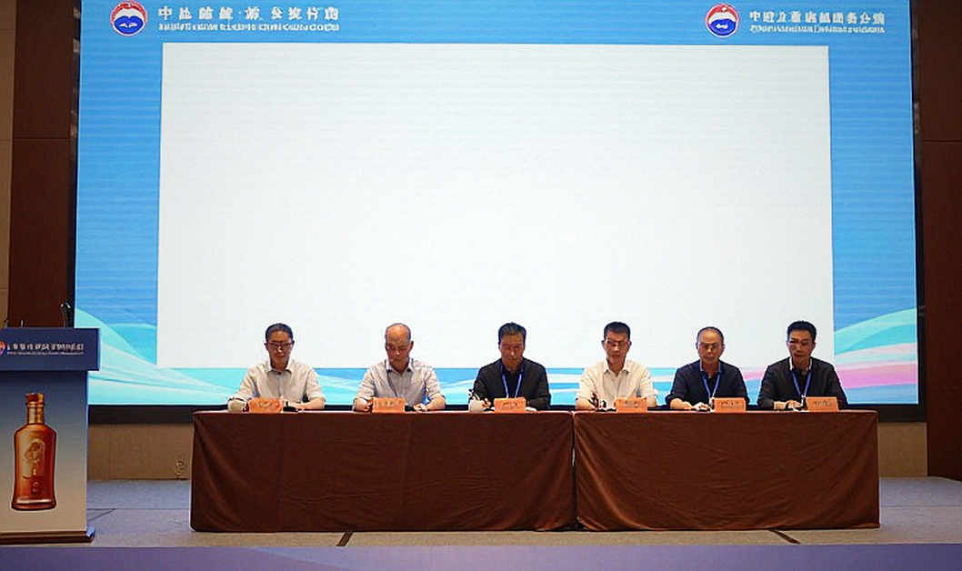 Atyrau Masters: hai hạt giống gục ngã và cái mà ChessBase Magazine #225 thực sự bán