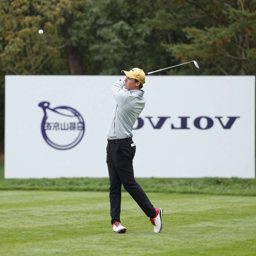 Bản ghi trống trong dữ liệu golf: lỗ hổng không ai kiểm toán