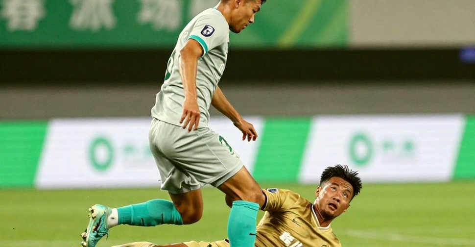Đọc kỳ chuyển nhượng bằng bộ lọc độ tin cậy: tiếng ồn người đại diện và cái giá thật sau mỗi bản hợp đồng